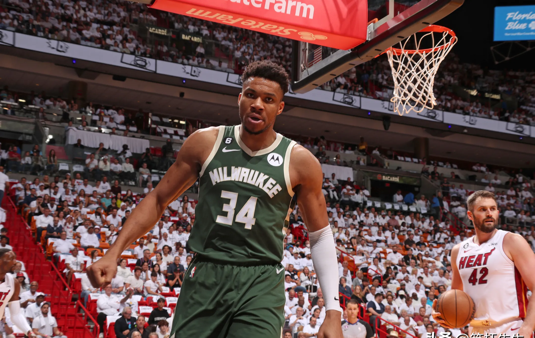 塞尔维亚男篮碾压雄鹿B队，麦科勒姆惊艳世界