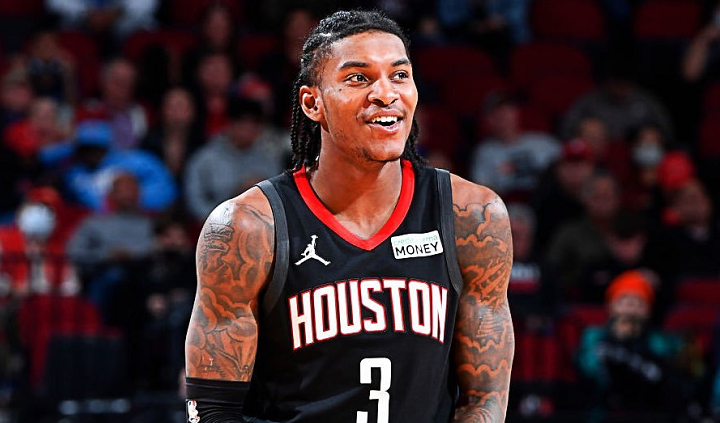 连胜势头难挡！橄榄球豪取十连胜