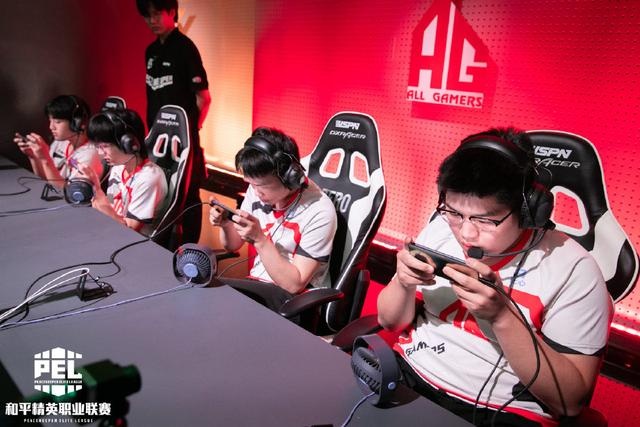 包含和平精英惊险逆转取胜，粉丝狂欢不已的词条