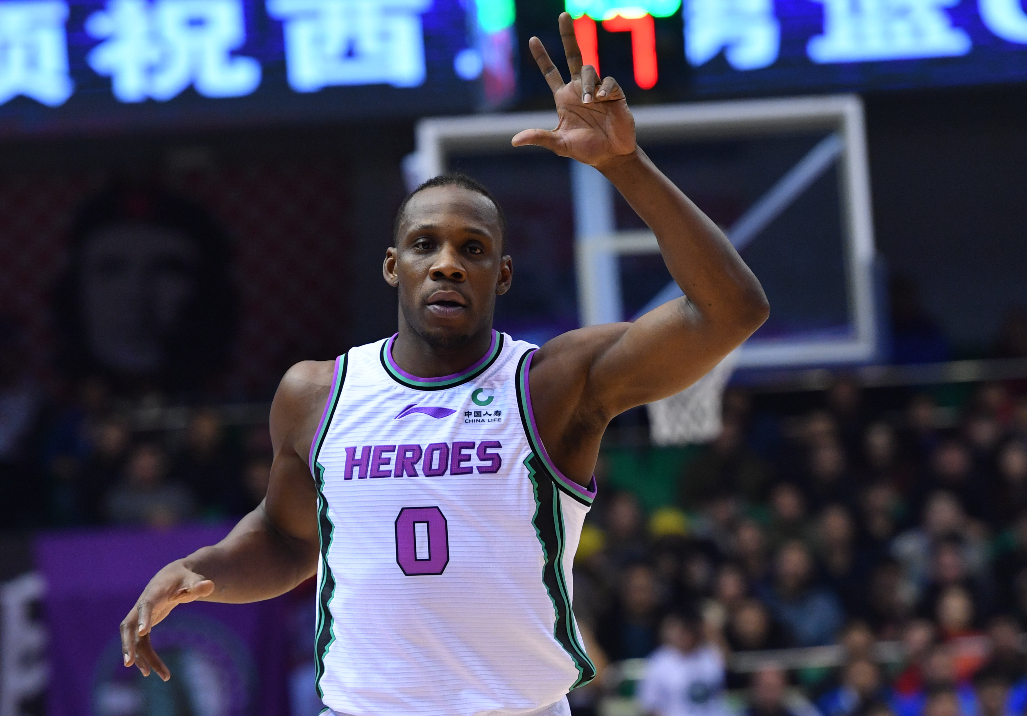 关于新疆队完胜四川队，陶汉林统治全场的信息