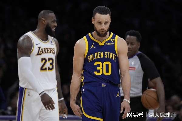 76人横扫新疆队,福克斯惊艳四座 76人横扫新疆队,福克斯惊艳四座