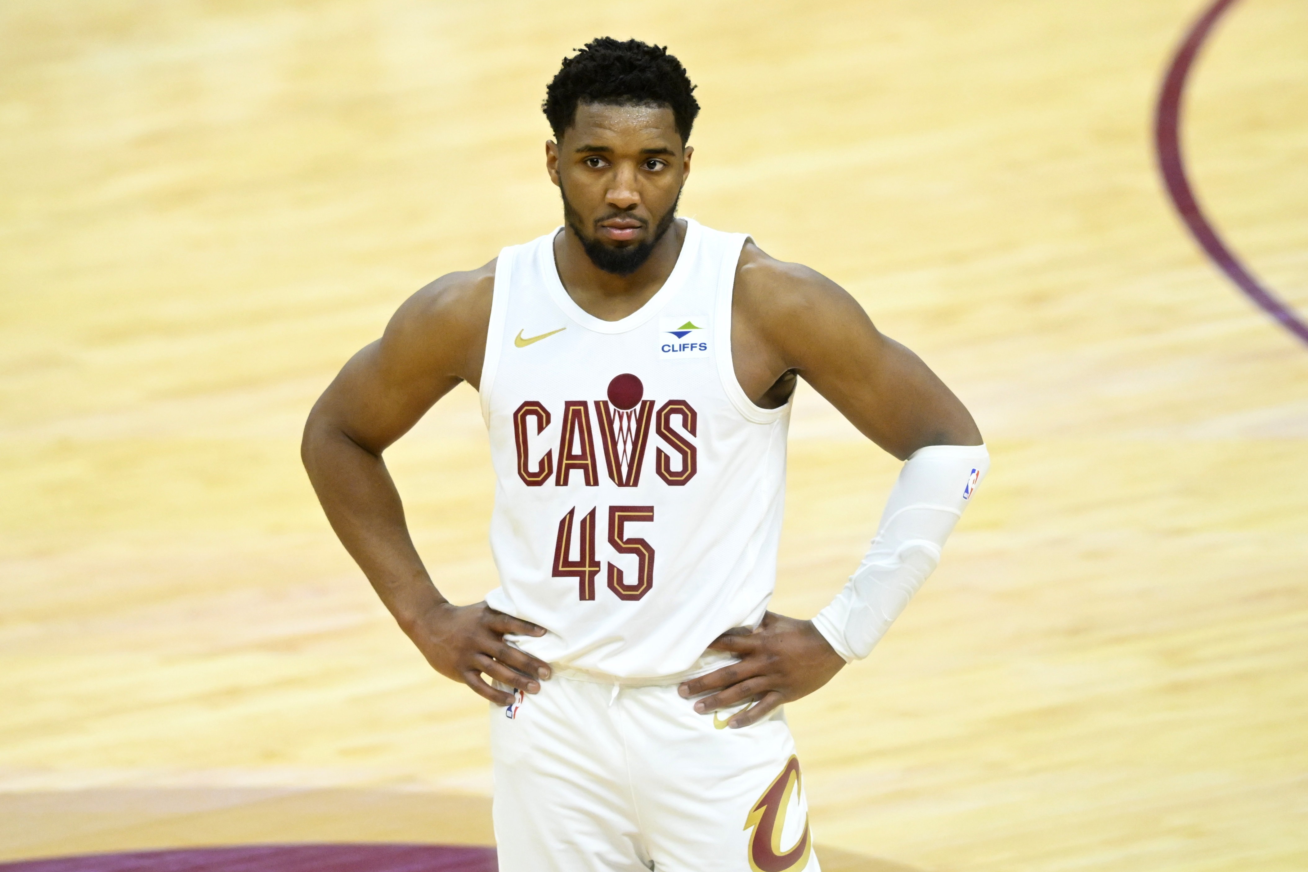 福建队碾压勇士，米切尔惊艳四座