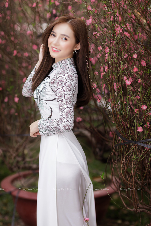 红黑旋风席卷卡迪夫，马丁内利梅开二度击沉威尔士